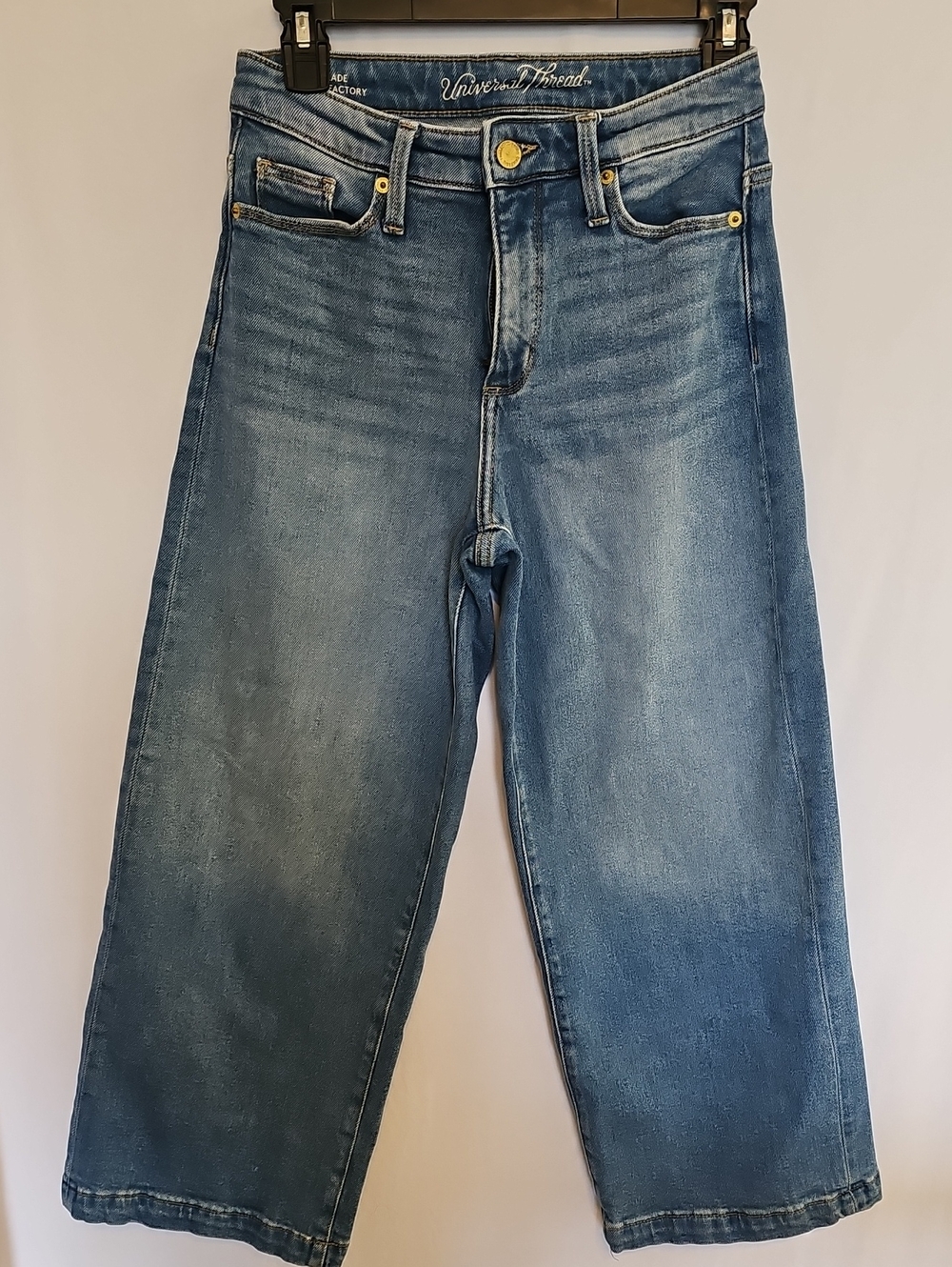 Relaxed Wide-Leg Jeans